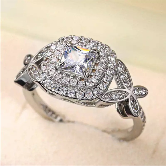 New Women’s 925 Silver Flower Butterfly Diamond Ring - Picture 3 of 6